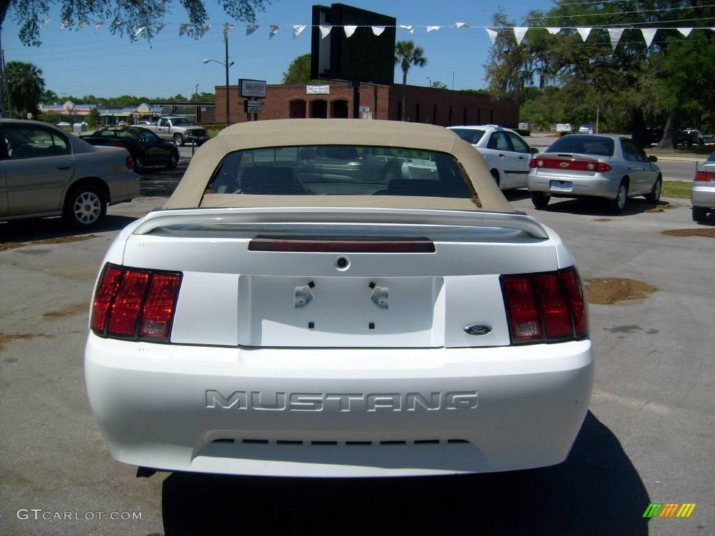 2000 Mustang V6 Convertible - Crystal White / Medium Parchment photo #4