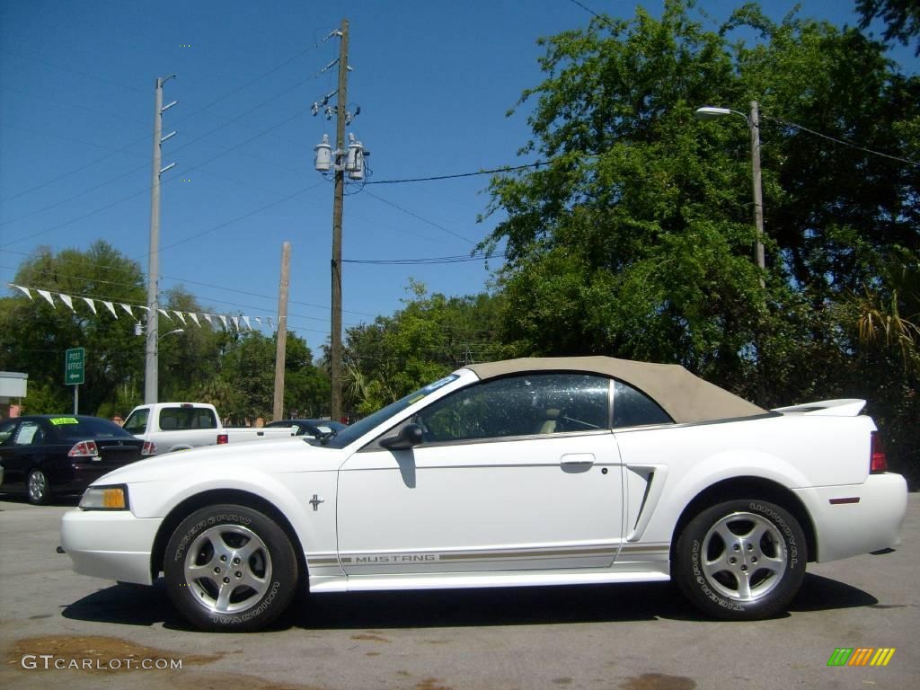 2000 Mustang V6 Convertible - Crystal White / Medium Parchment photo #6