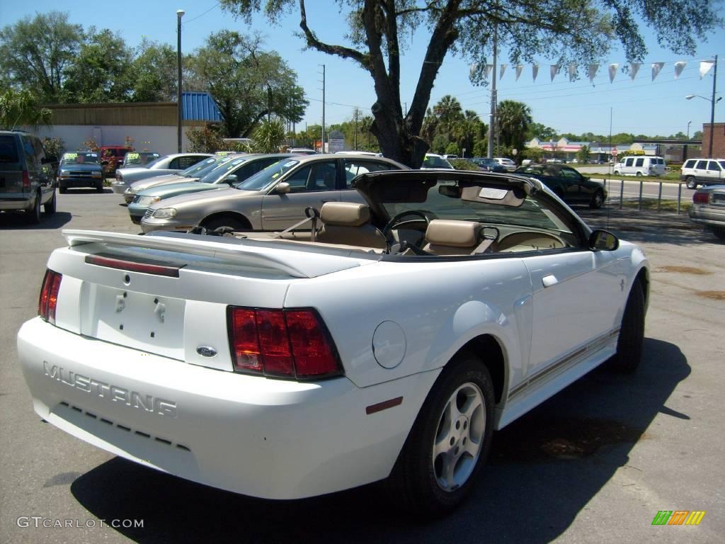 2000 Mustang V6 Convertible - Crystal White / Medium Parchment photo #18