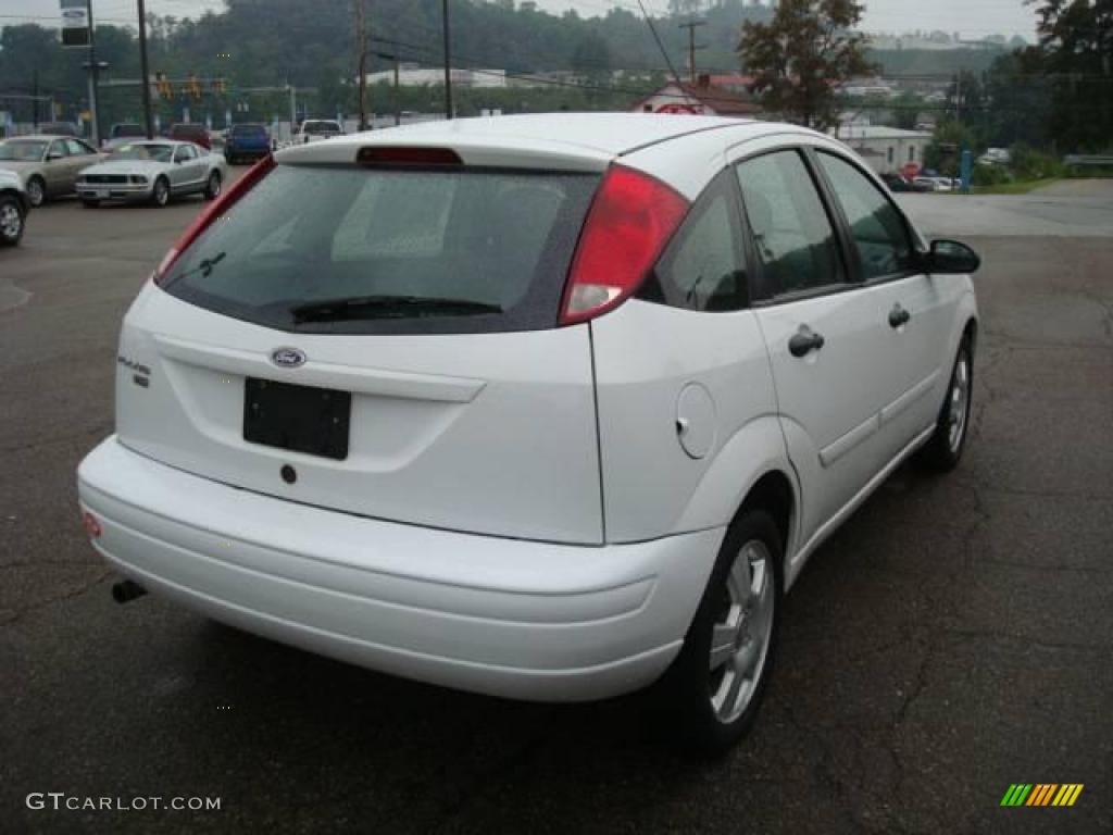 2007 Focus ZX5 SES Hatchback - Cloud 9 White / Charcoal/Light Flint photo #4