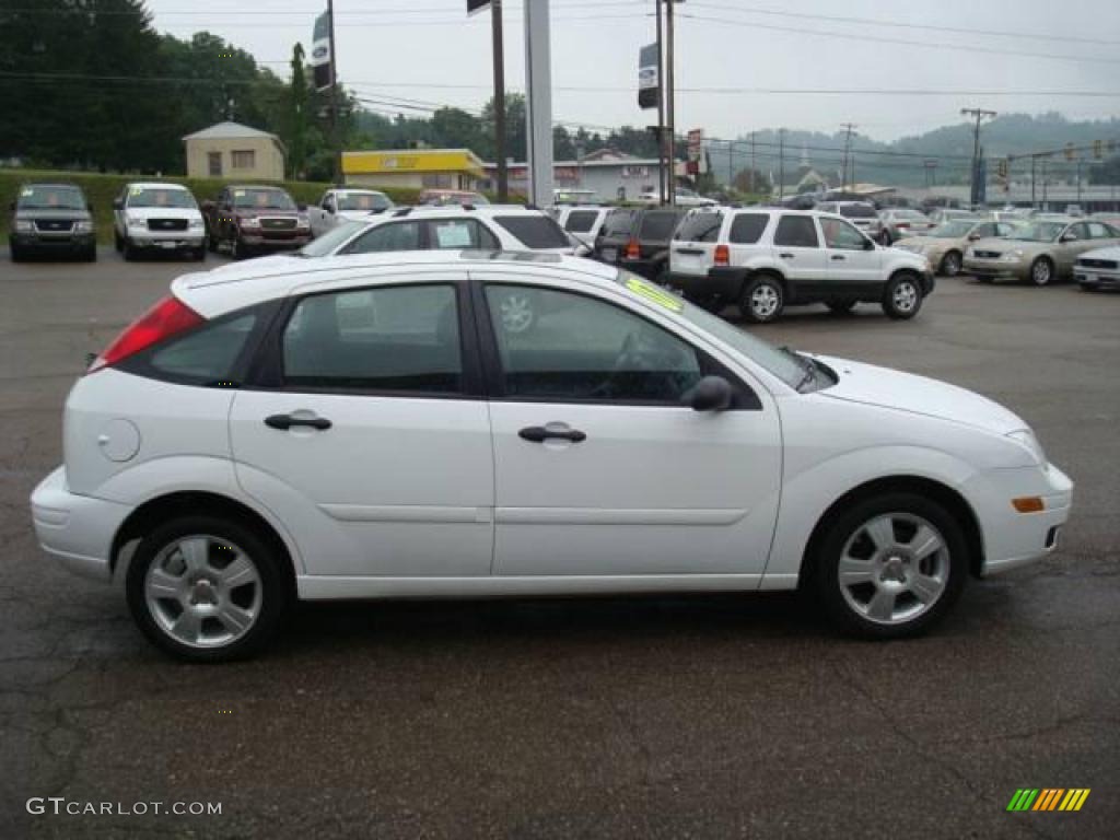 2007 Focus ZX5 SES Hatchback - Cloud 9 White / Charcoal/Light Flint photo #5