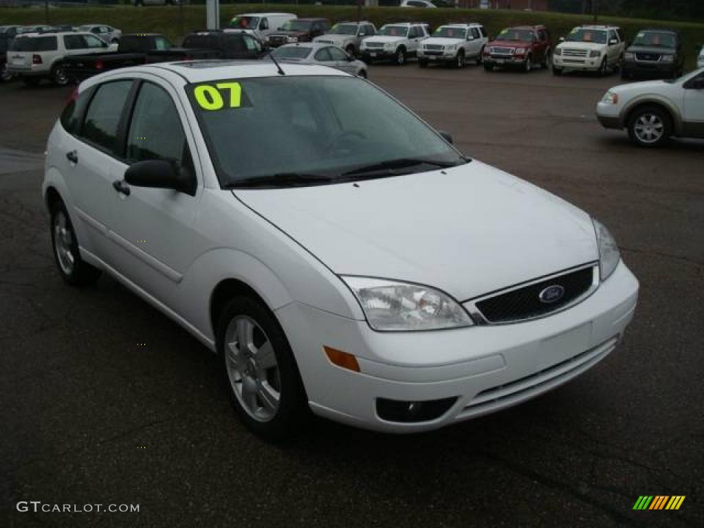 2007 Focus ZX5 SES Hatchback - Cloud 9 White / Charcoal/Light Flint photo #6