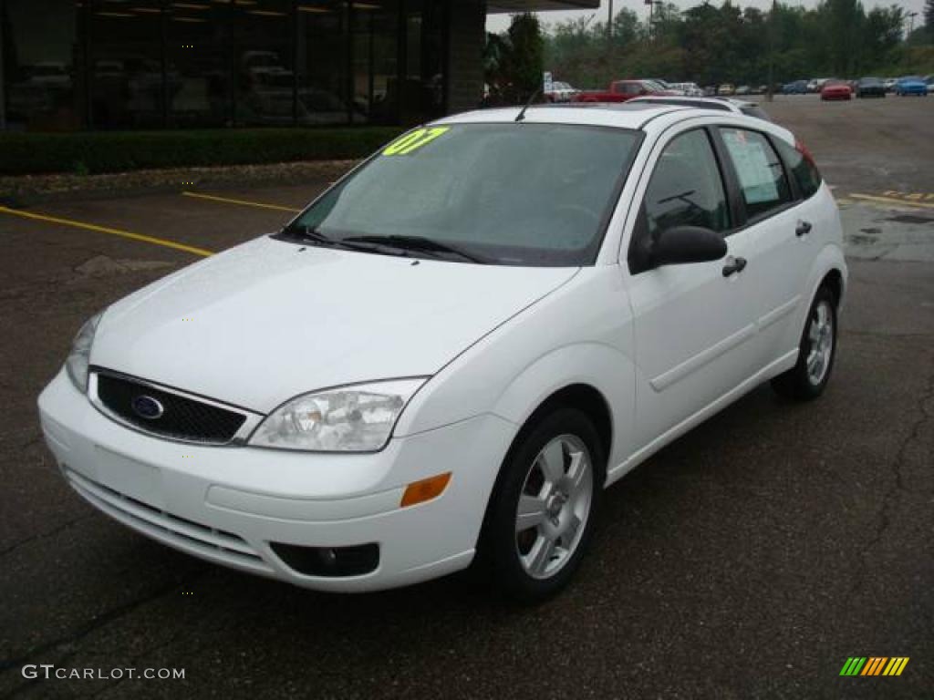2007 Focus ZX5 SES Hatchback - Cloud 9 White / Charcoal/Light Flint photo #8