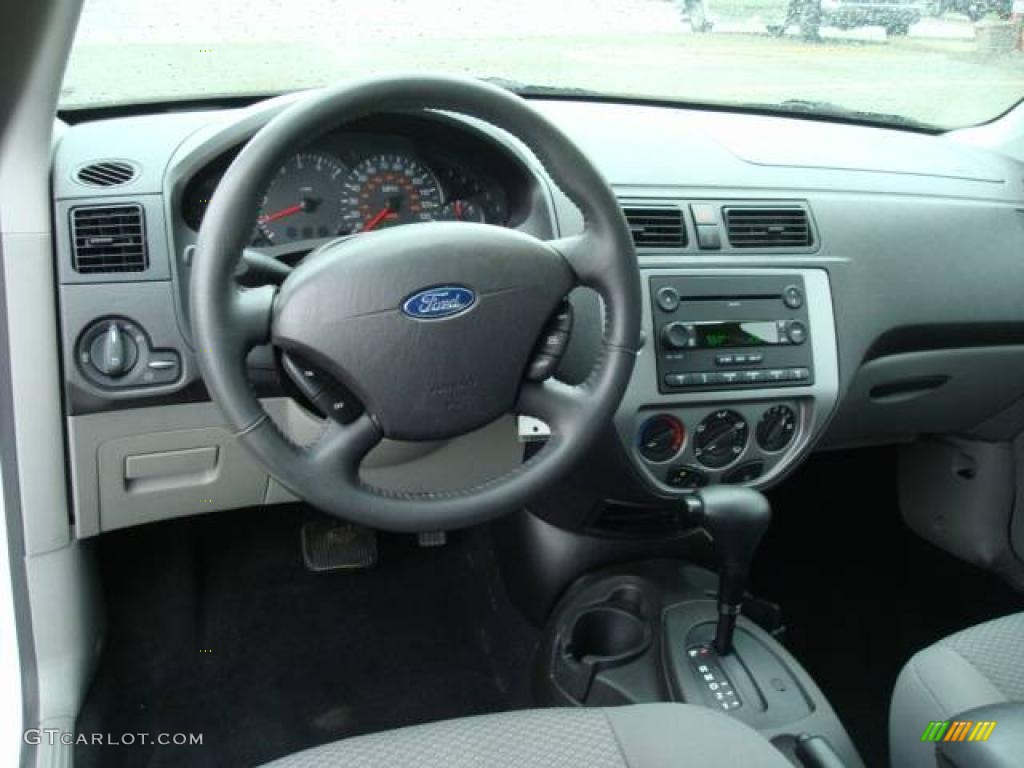 2007 Focus ZX5 SES Hatchback - Cloud 9 White / Charcoal/Light Flint photo #12