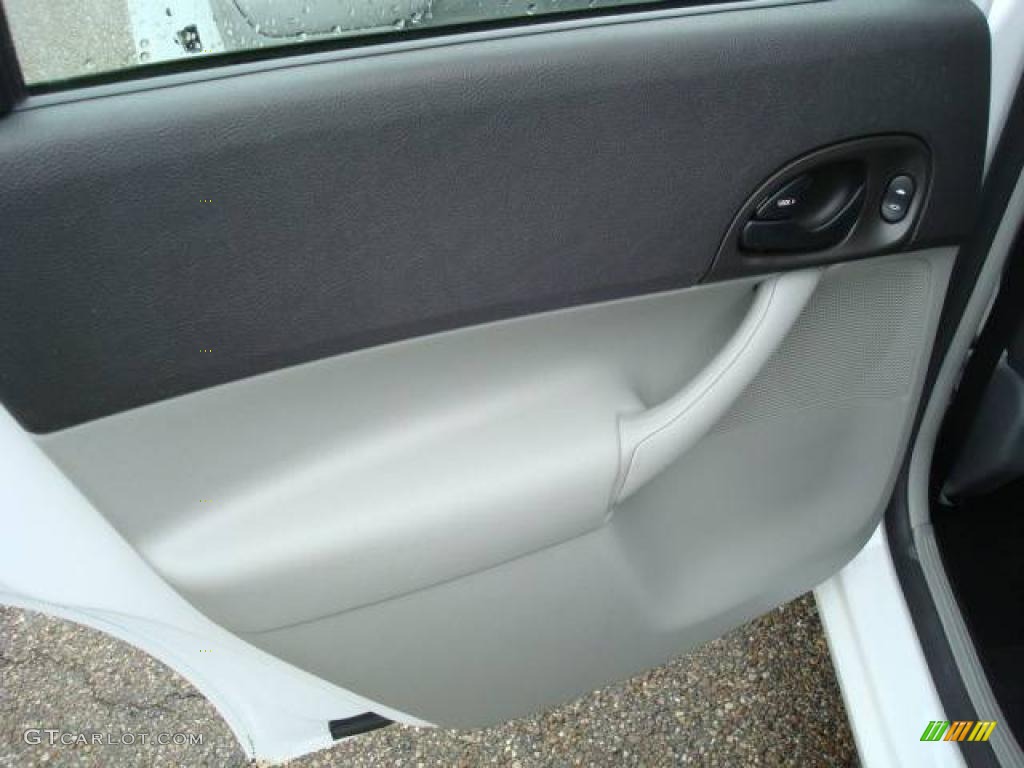 2007 Focus ZX5 SES Hatchback - Cloud 9 White / Charcoal/Light Flint photo #13