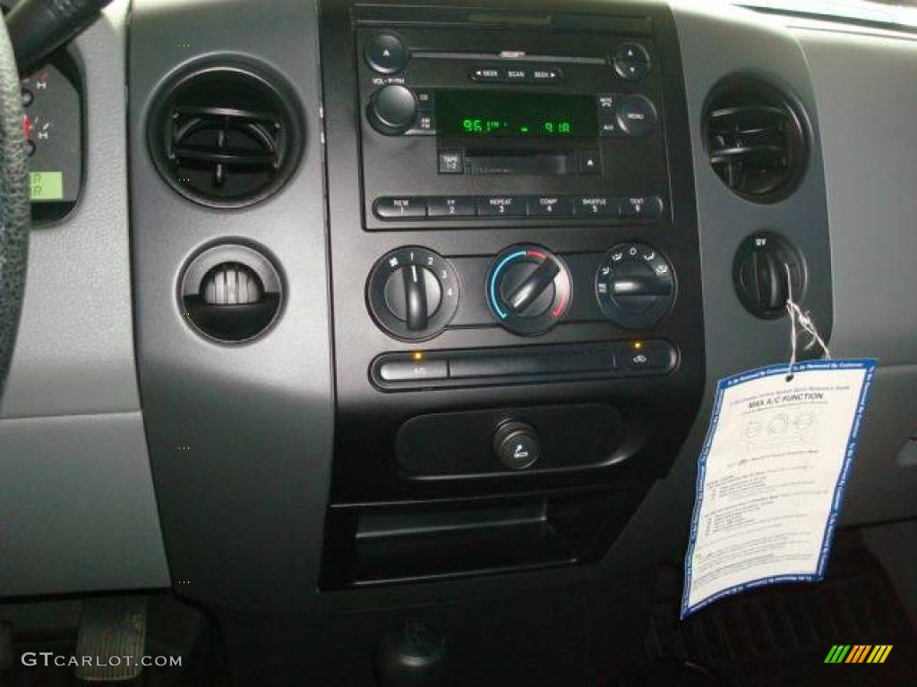 2005 F150 STX SuperCab 4x4 - Black / Medium Flint Grey photo #13