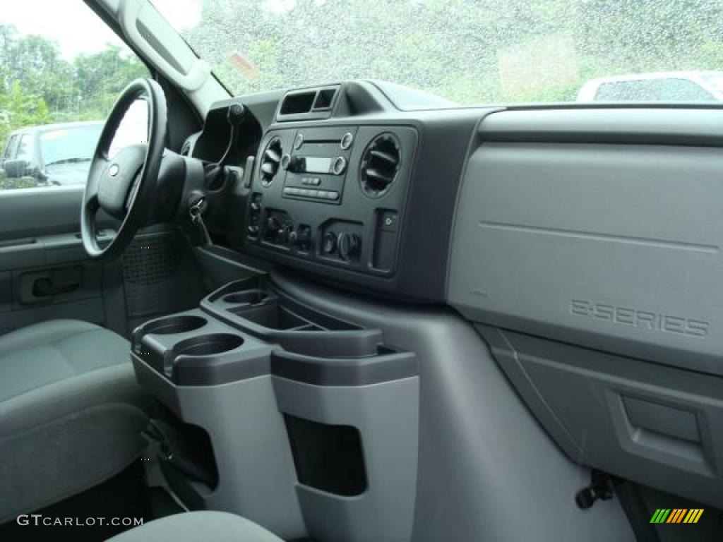 2009 E Series Van E350 Super Duty XLT Passenger - Brilliant Silver Metallic / Medium Flint photo #11