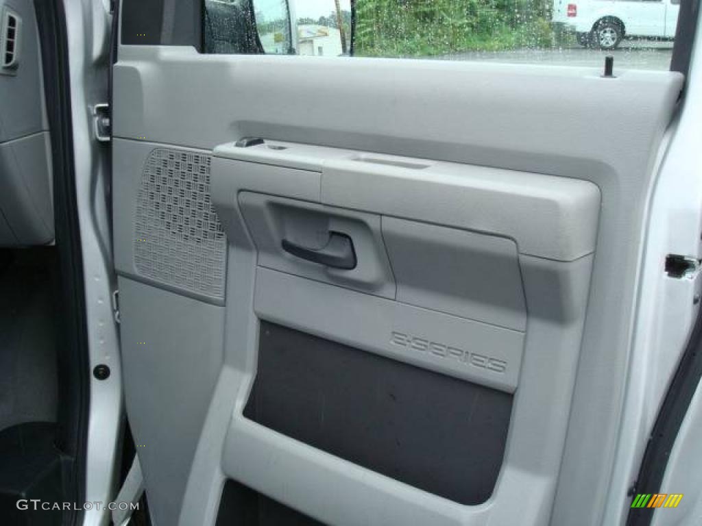 2009 E Series Van E350 Super Duty XLT Passenger - Brilliant Silver Metallic / Medium Flint photo #14