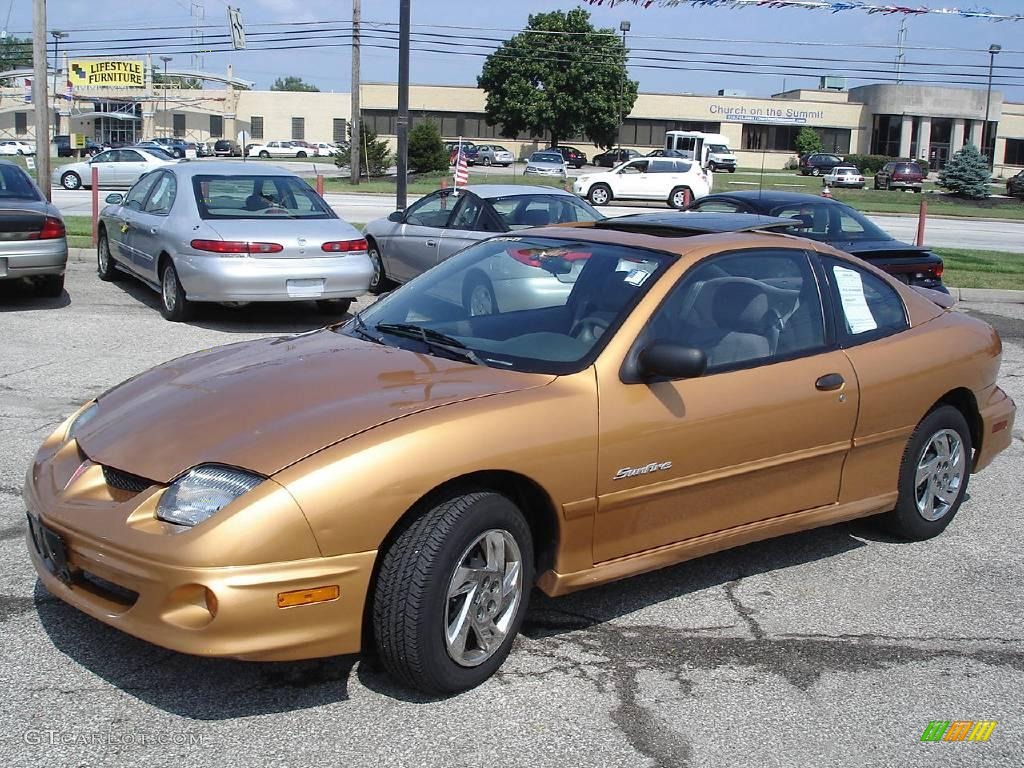 2002 Sunfire SE Coupe - Mayan Gold / Graphite photo #1