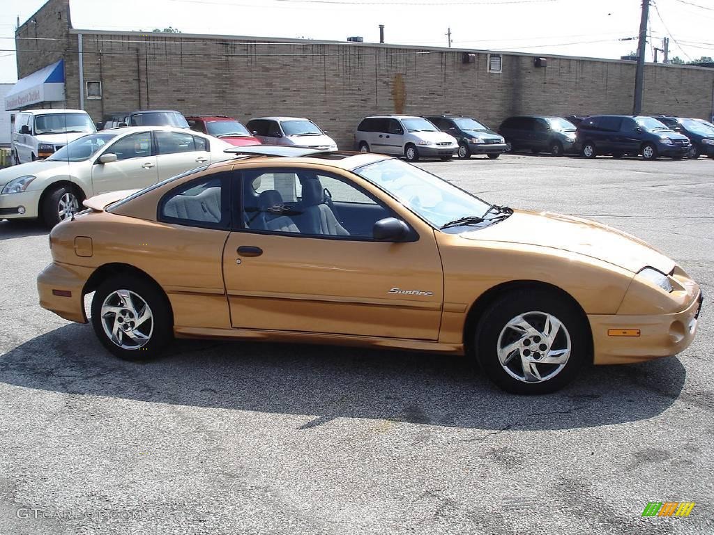 2002 Sunfire SE Coupe - Mayan Gold / Graphite photo #4