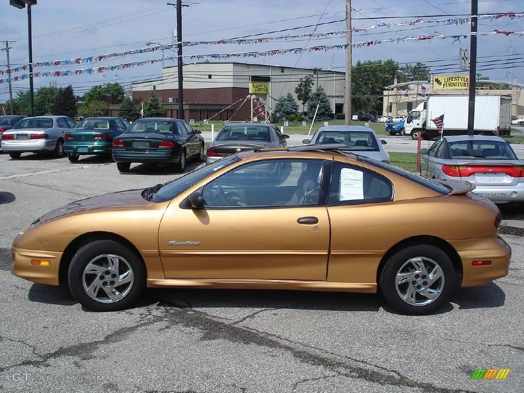 2002 Sunfire SE Coupe - Mayan Gold / Graphite photo #8