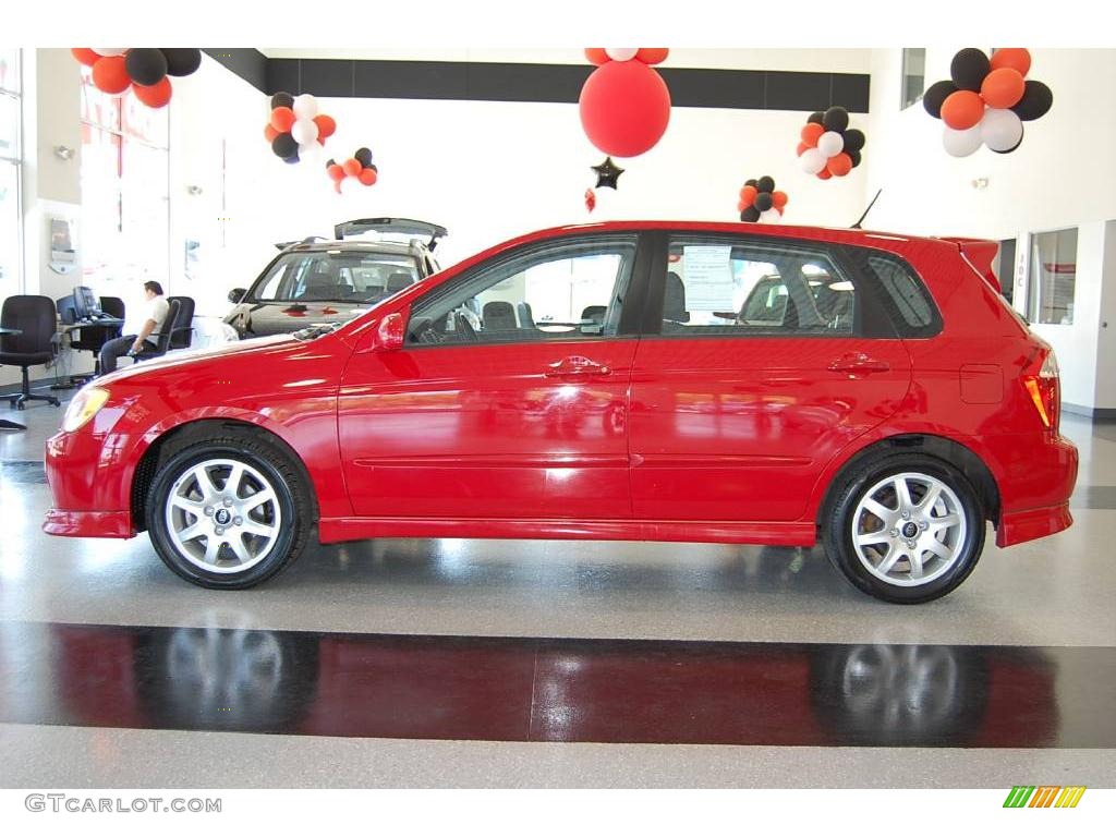2005 Spectra 5 Wagon - Radiant Red / Gray photo #3