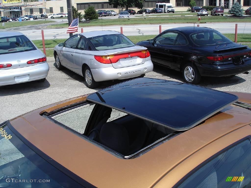 2002 Sunfire SE Coupe - Mayan Gold / Graphite photo #9
