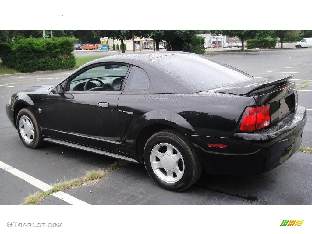 2000 Mustang V6 Coupe - Black / Dark Charcoal photo #4