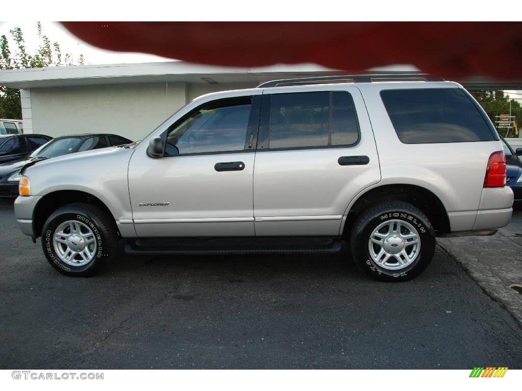 2004 Explorer XLT - Silver Birch Metallic / Graphite photo #4