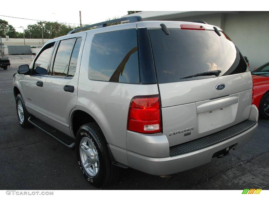 2004 Explorer XLT - Silver Birch Metallic / Graphite photo #6