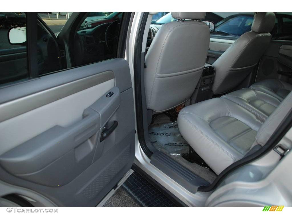 2004 Explorer XLT - Silver Birch Metallic / Graphite photo #13