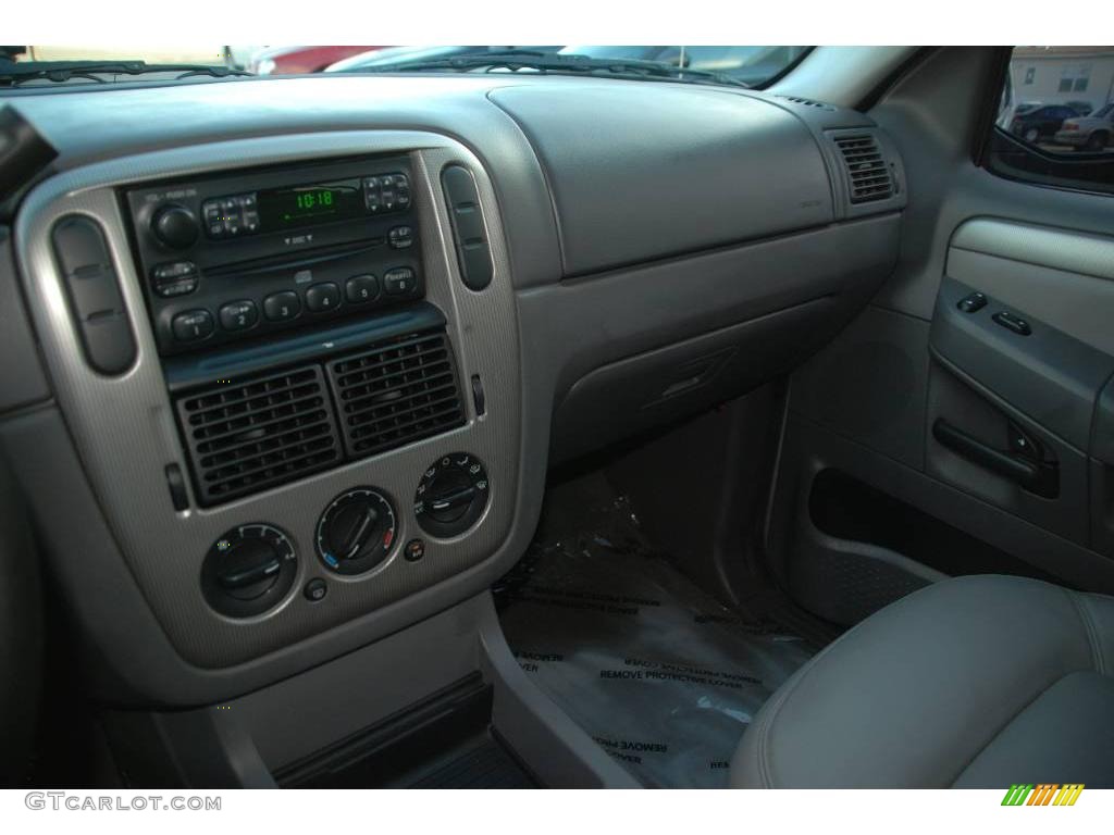2004 Explorer XLT - Silver Birch Metallic / Graphite photo #21
