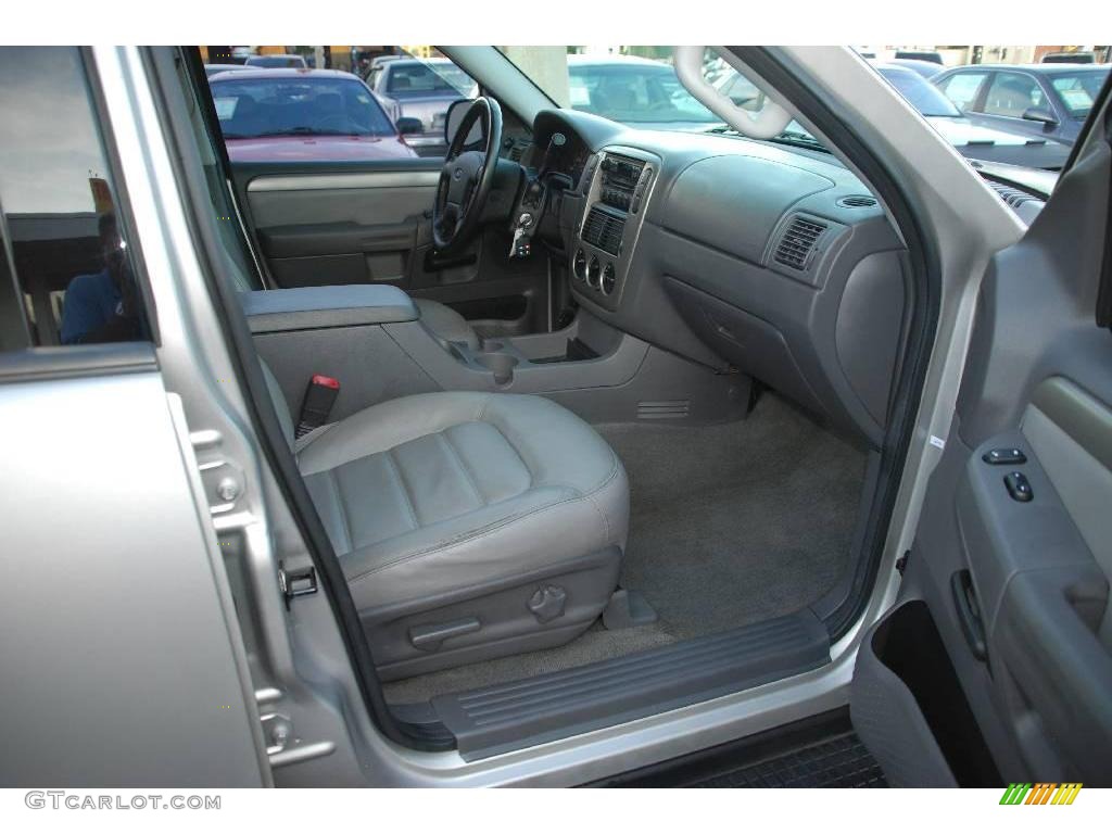 2004 Explorer XLT - Silver Birch Metallic / Graphite photo #23