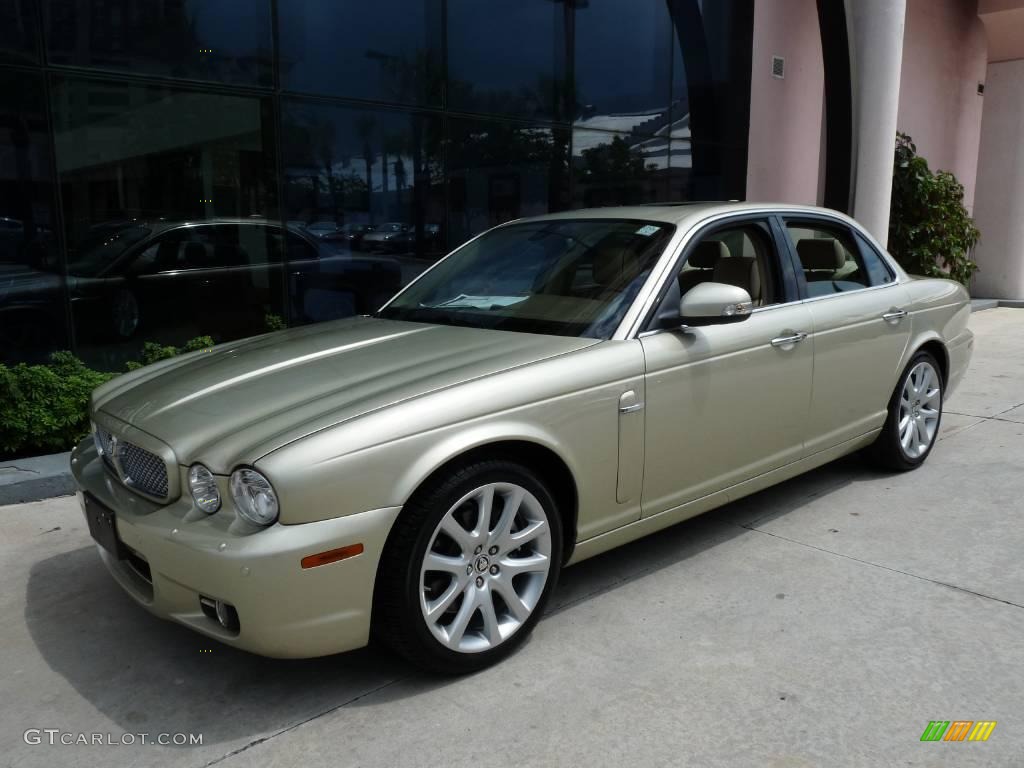 2009 XJ XJ8 - Winter Gold / Barley/Mocha photo #1