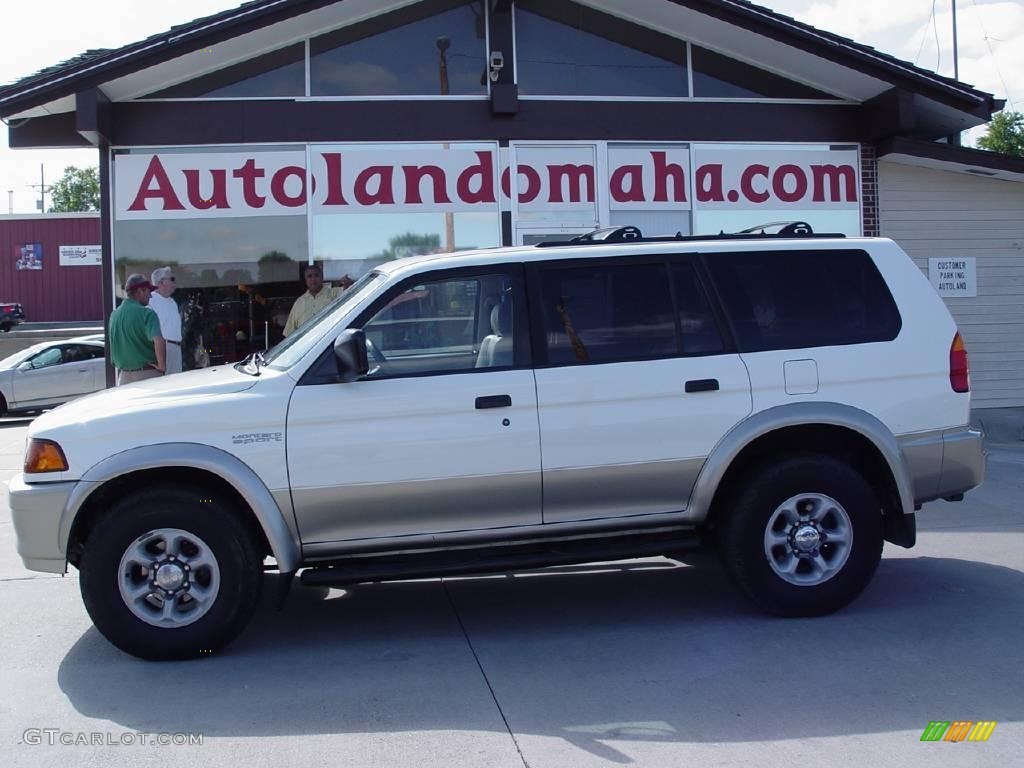 1997 Montero Sport XLS 4x4 - Alpine White / Beige photo #1