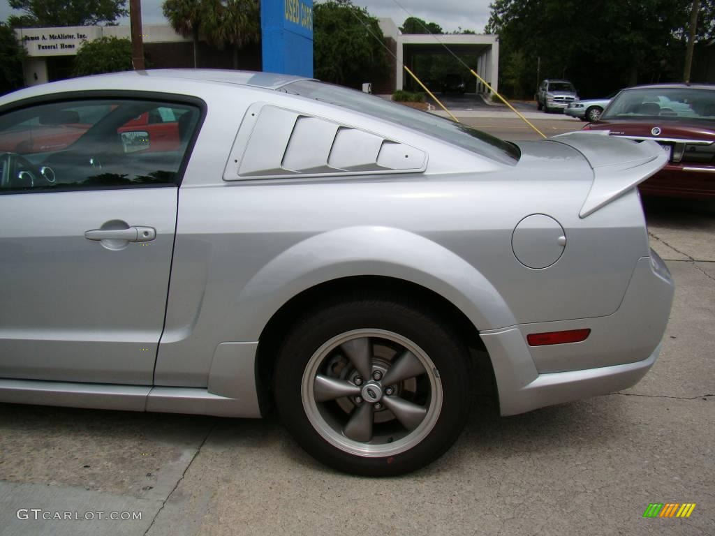 2006 Mustang GT Premium Coupe - Satin Silver Metallic / Dark Charcoal photo #21