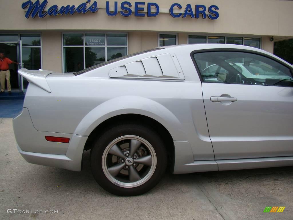 2006 Mustang GT Premium Coupe - Satin Silver Metallic / Dark Charcoal photo #22