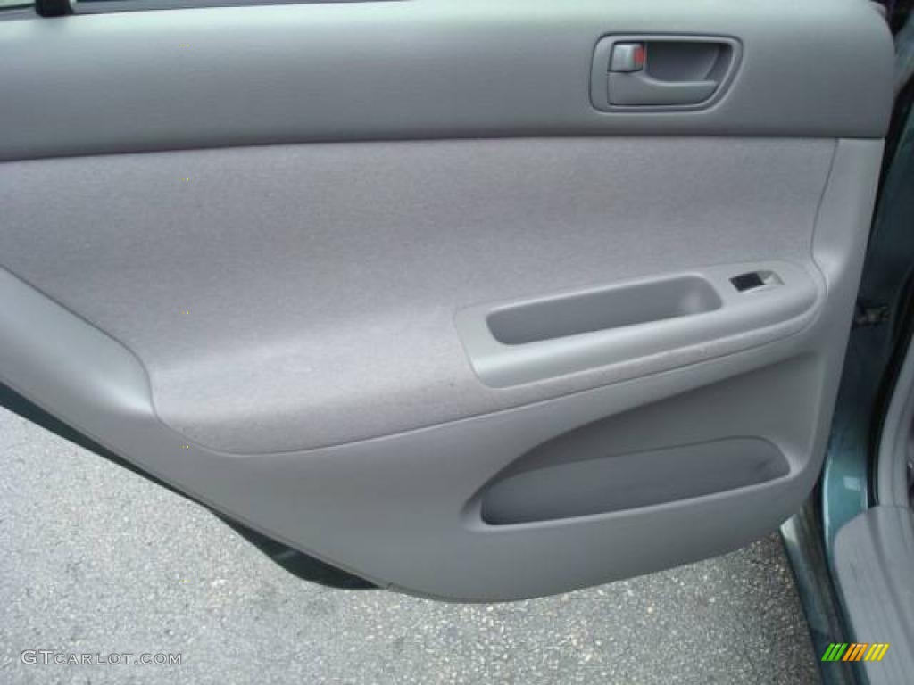 2004 Camry LE - Aspen Green Pearl / Stone photo #13