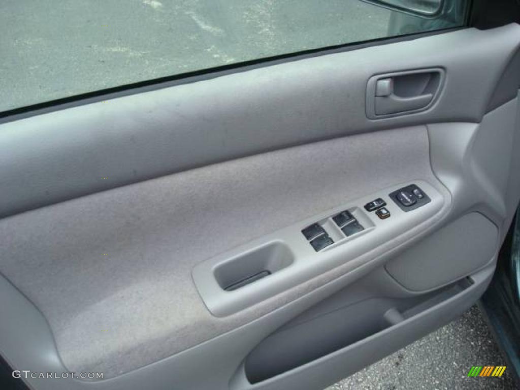 2004 Camry LE - Aspen Green Pearl / Stone photo #14