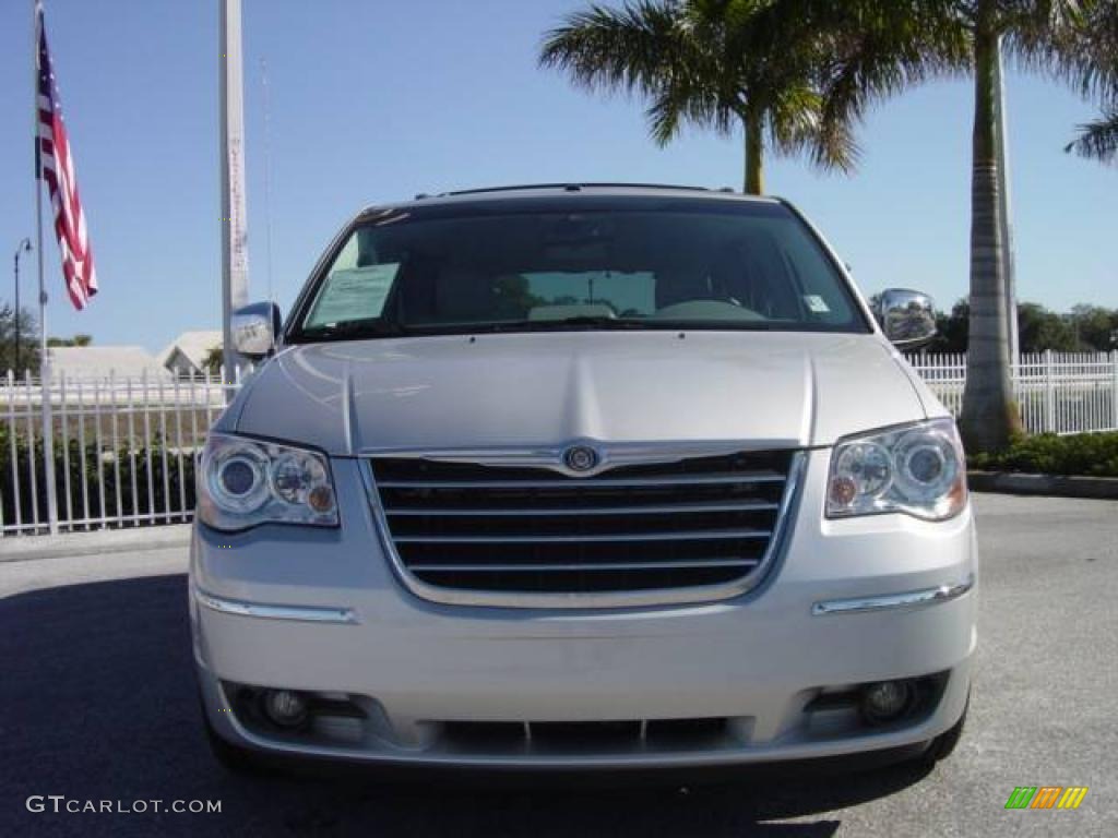 2008 Bright Silver Metallic Chrysler Town Amp Country