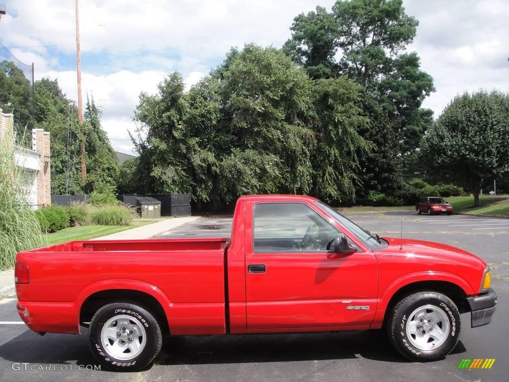 1996 S10 Regular Cab - Apple Red / Graphite photo #5