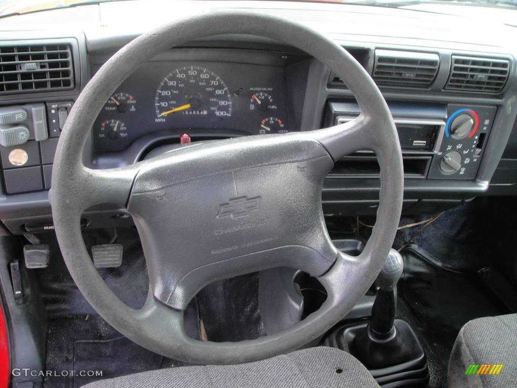 1996 S10 Regular Cab - Apple Red / Graphite photo #13