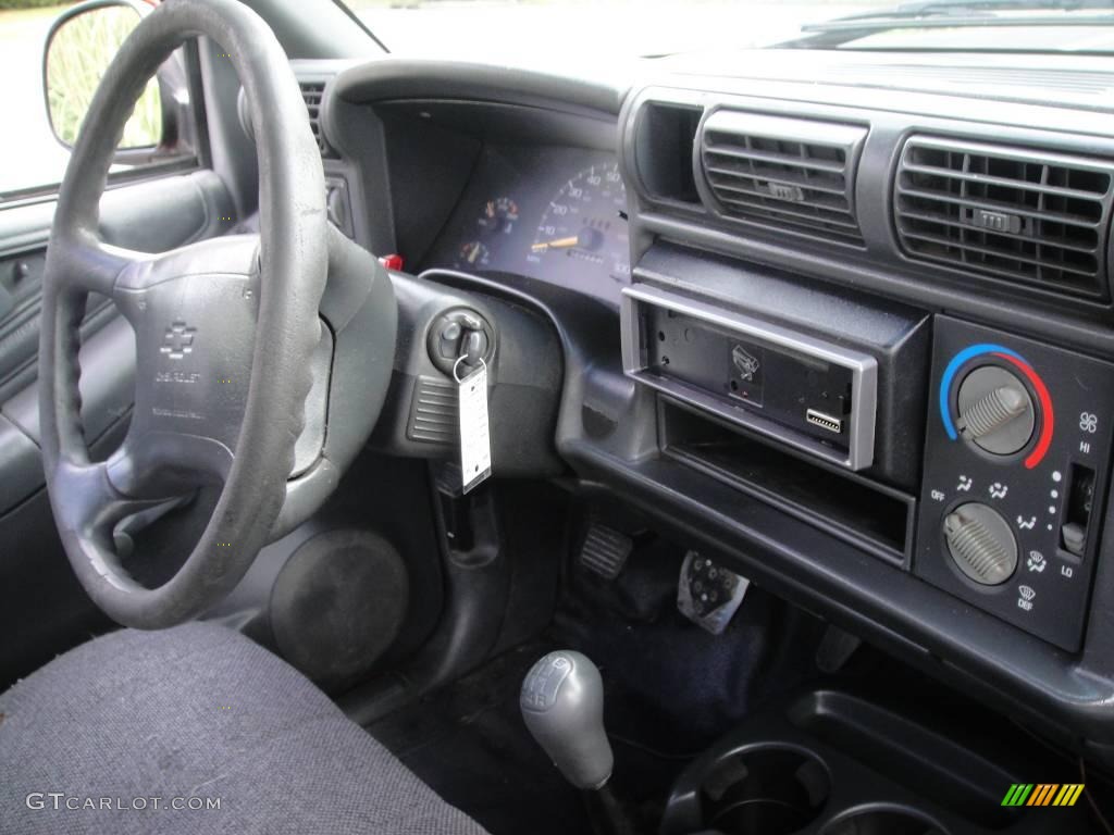 1996 Chevrolet S10 Regular Cab Controls Photo #17120902