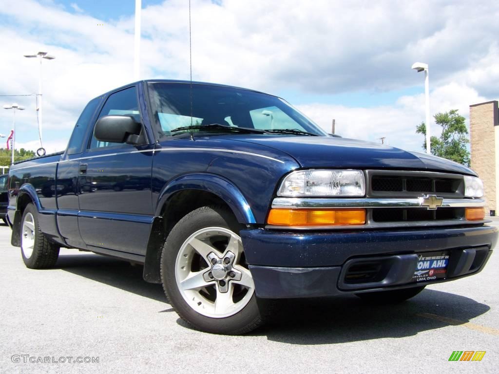 2001 S10 Extended Cab - Indigo Blue Metallic / Graphite photo #1
