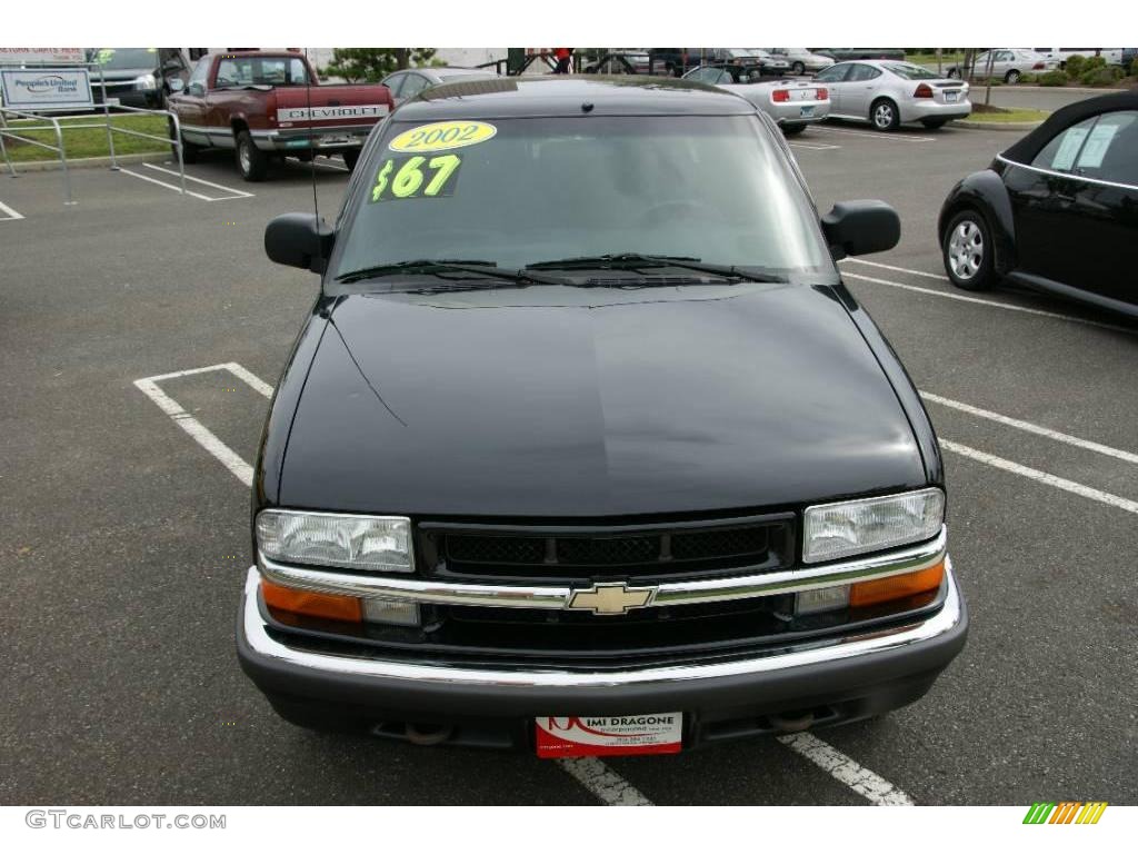 2002 S10 LS Crew Cab 4x4 - Onyx Black / Graphite photo #2