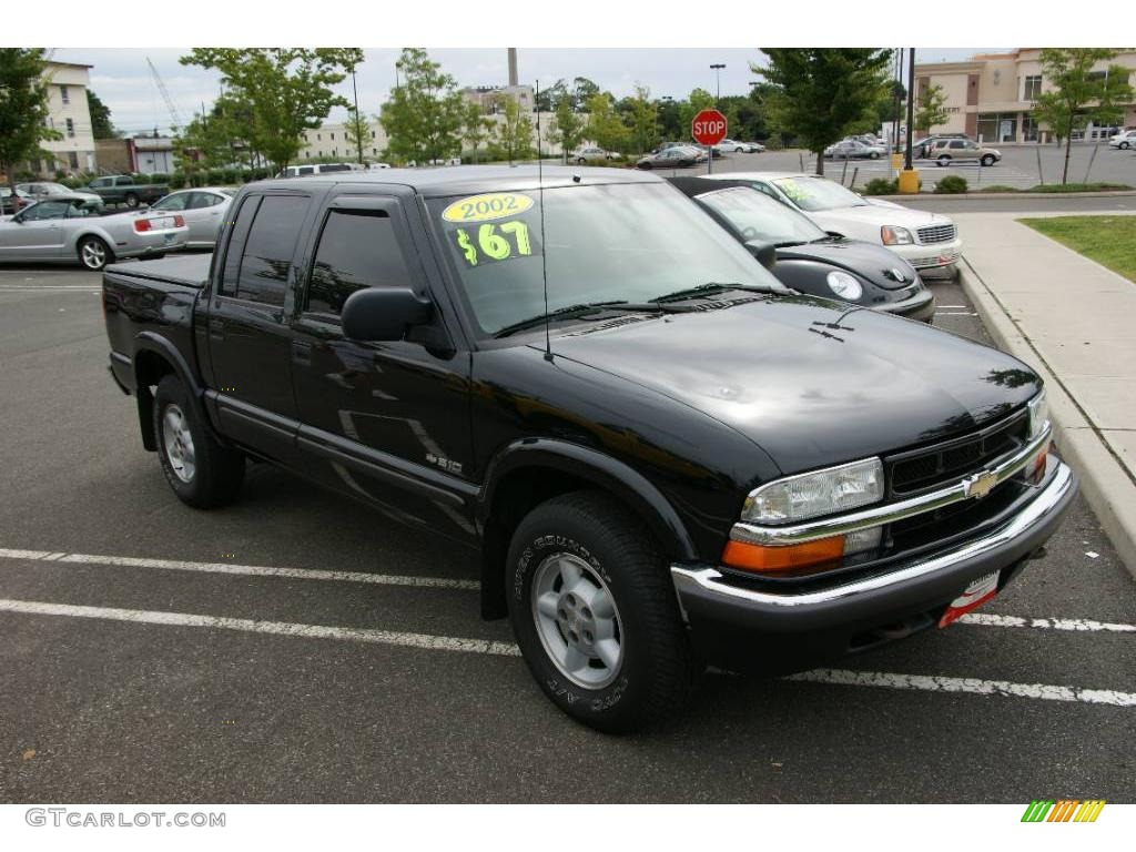 2002 S10 LS Crew Cab 4x4 - Onyx Black / Graphite photo #3