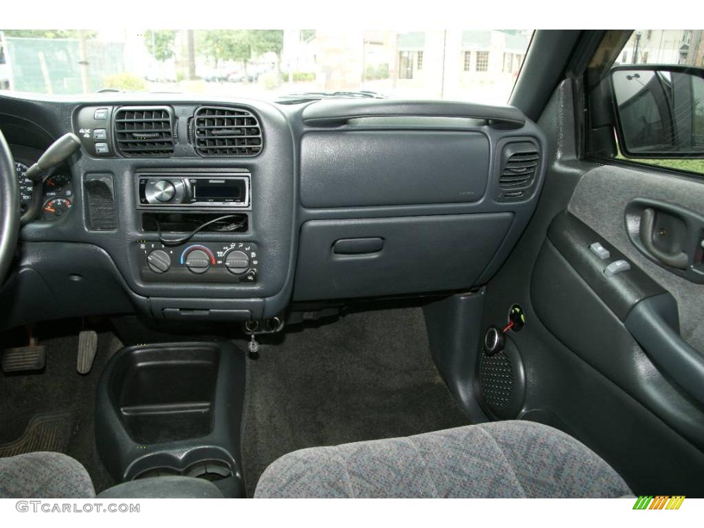 2002 S10 LS Crew Cab 4x4 - Onyx Black / Graphite photo #13