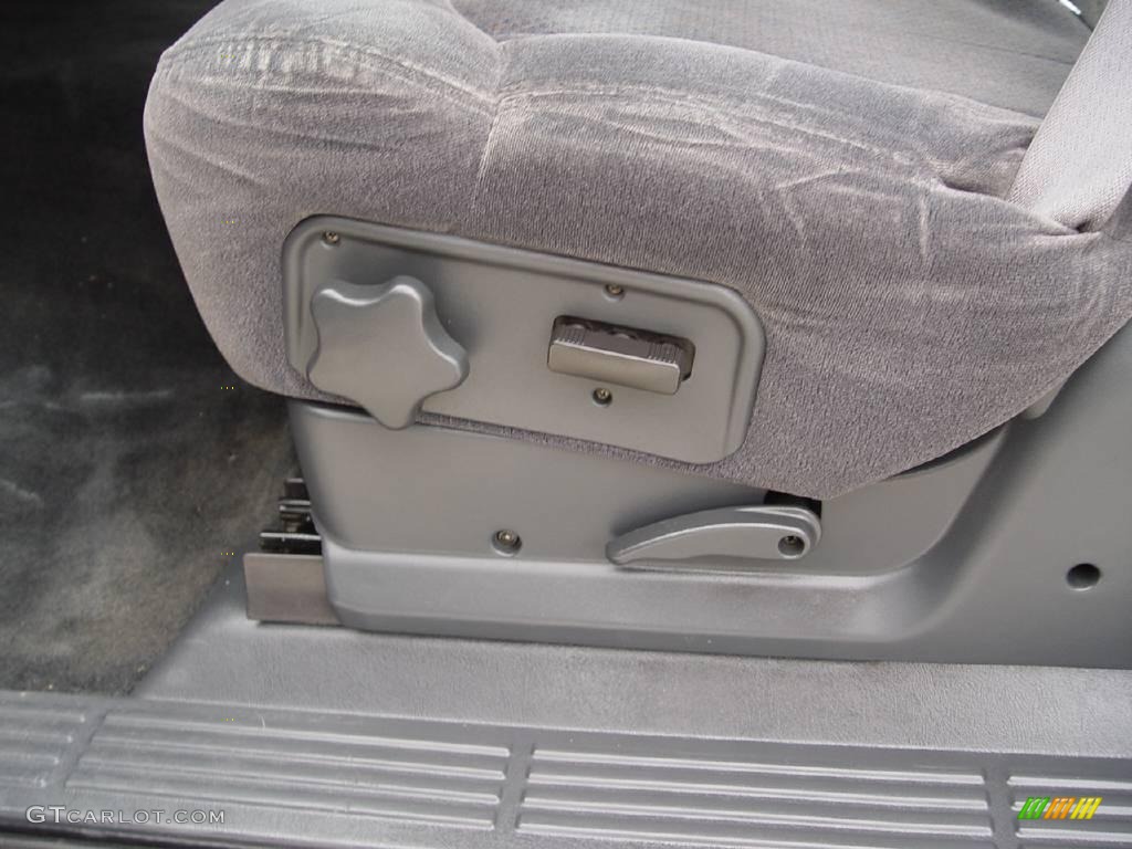 2002 Silverado 1500 LS Extended Cab 4x4 - Light Pewter Metallic / Graphite Gray photo #10