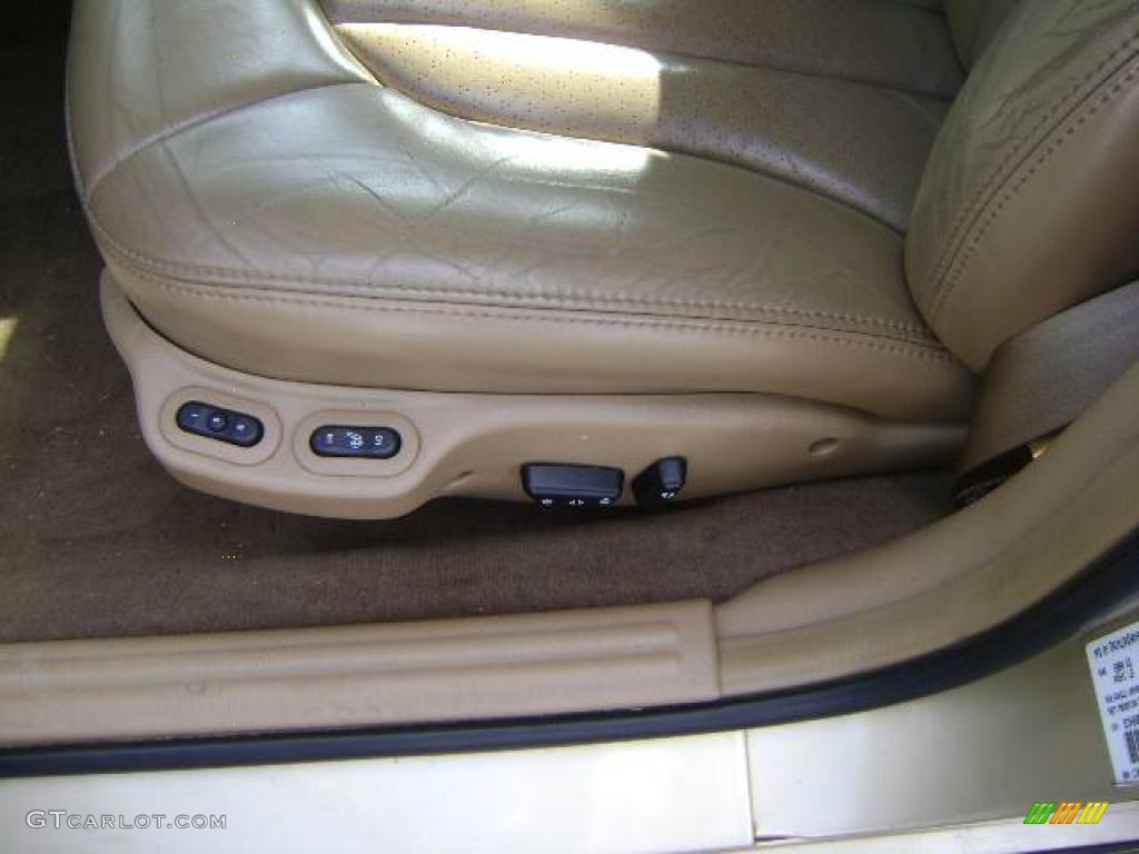 2000 300 M Sedan - Champagne Pearl / Light Pearl Beige photo #17