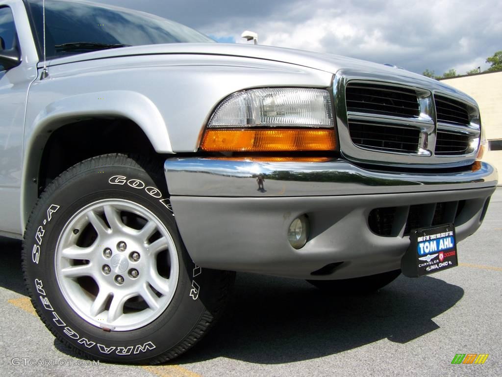2004 Dakota SLT Club Cab - Bright Silver Metallic / Dark Slate Gray photo #2