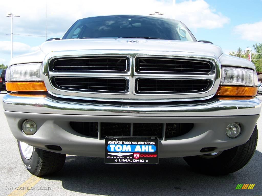 2004 Dakota SLT Club Cab - Bright Silver Metallic / Dark Slate Gray photo #3