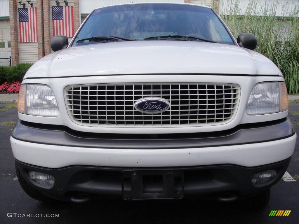 2001 Expedition XLT 4x4 - Oxford White / Medium Graphite photo #2