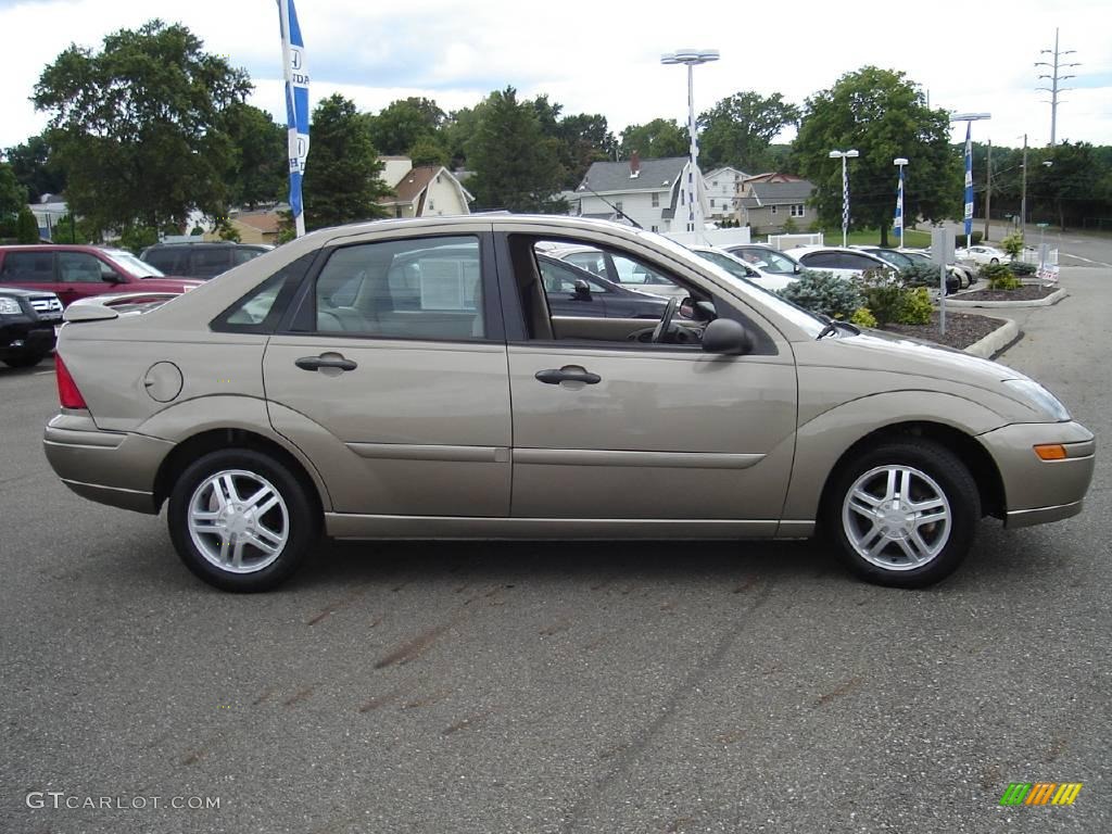 2004 Focus SE Sedan - Arizona Beige Metallic / Medium Parchment photo #6