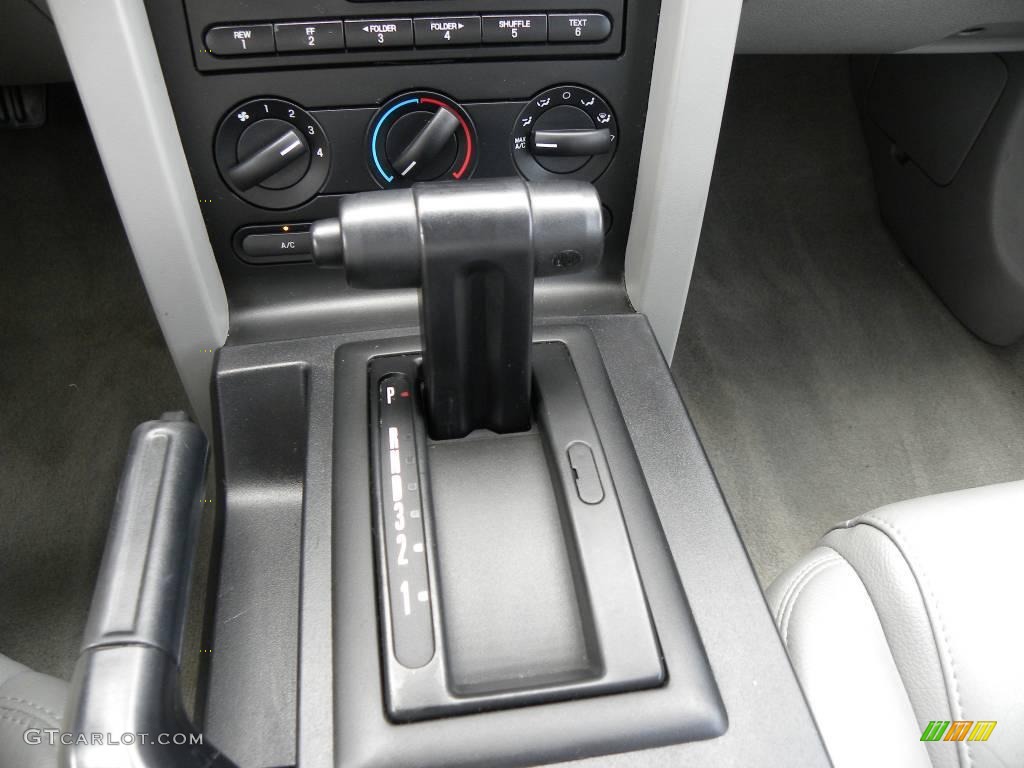 2005 Mustang V6 Premium Convertible - Performance White / Light Graphite photo #16