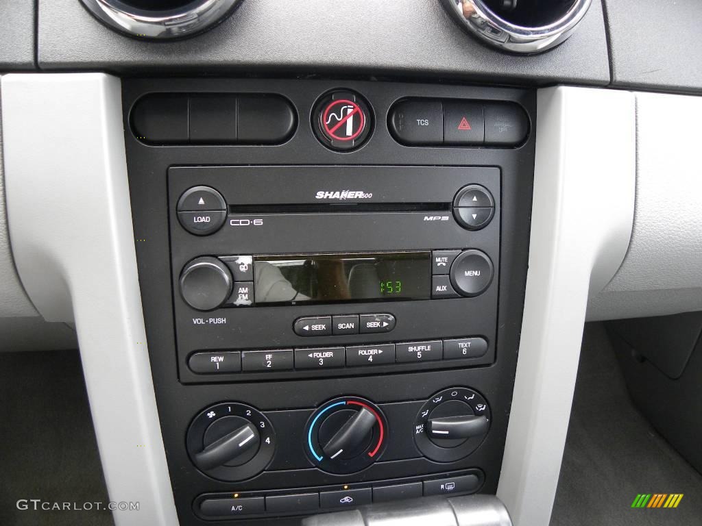 2005 Mustang V6 Premium Convertible - Performance White / Light Graphite photo #17