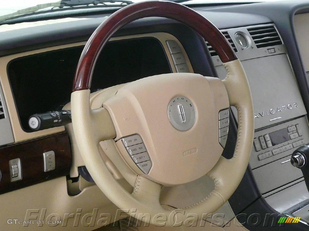 2006 Navigator Luxury 4x4 - Light Tundra Metallic / Camel photo #18