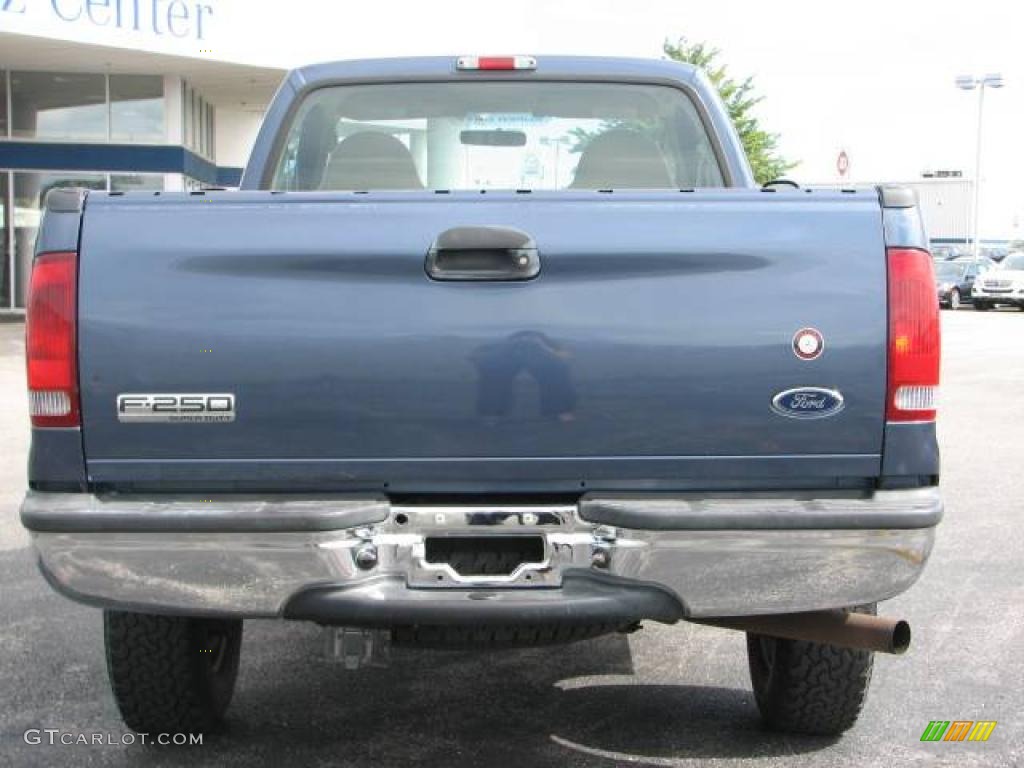 2005 F250 Super Duty XL Regular Cab 4x4 - Medium Wedgewood Blue Metallic / Tan photo #4