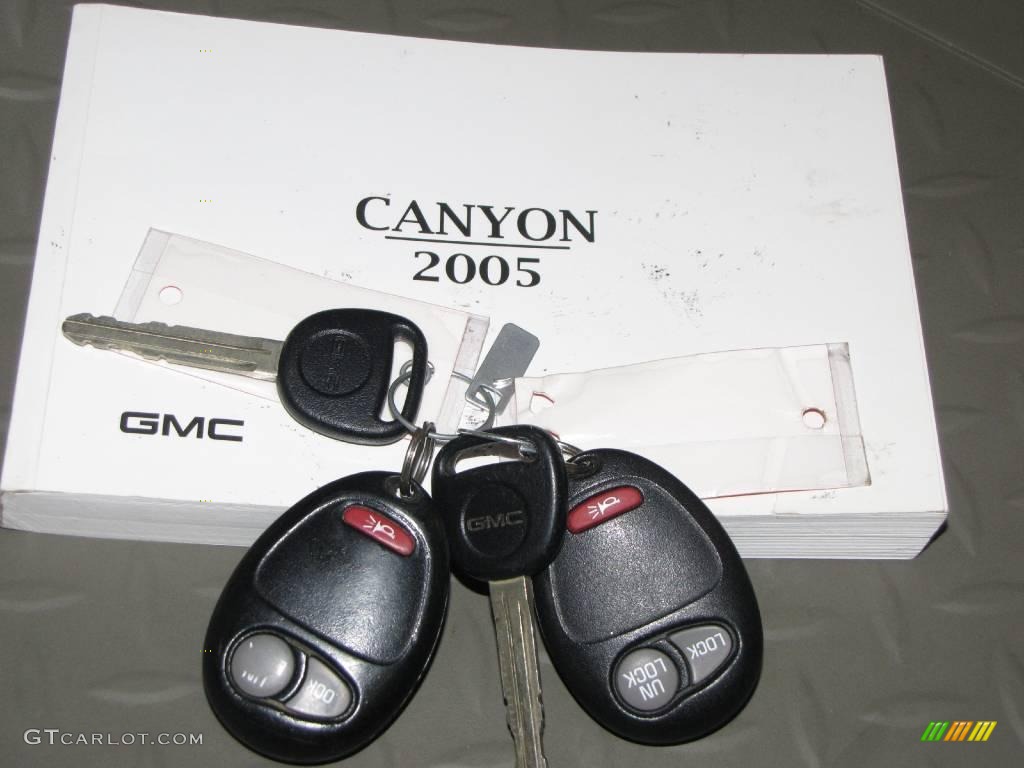 2005 Canyon SLE Crew Cab 4x4 - Cherry Red Metallic / Dark Pewter photo #19