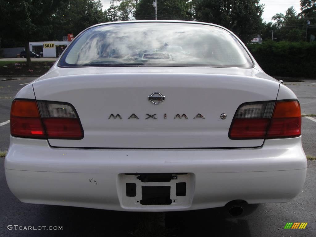 1995 Maxima SE - Arctic White Pearl / Beige photo #5