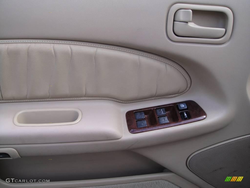 1995 Maxima SE - Arctic White Pearl / Beige photo #8